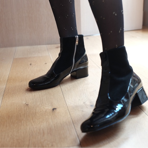 SAINT LAURENT LEATHER ZIP ANKLE BOOTS - Picture 2 of 12